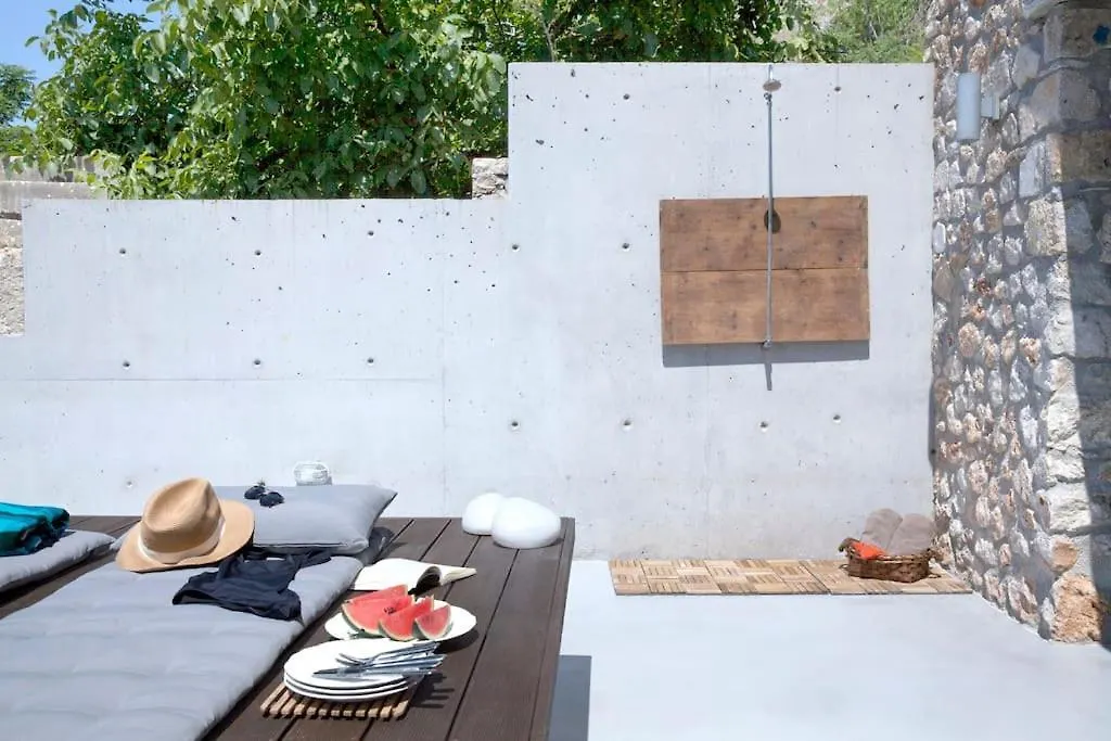 Accessible Villa Katoi Angon