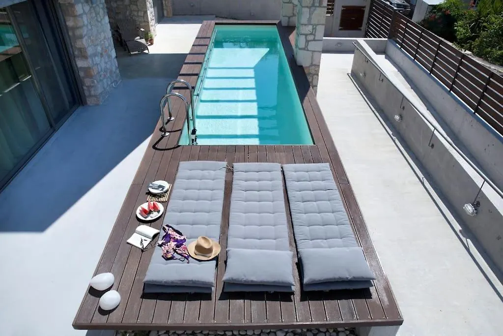 Accessible Villa Katoi Angon
